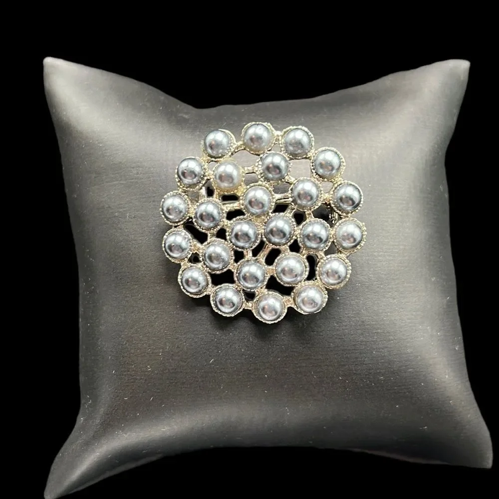 Vintage Brooch Gray Imitation Pearl Round Silver Tone Base Metal Costume Jewelry